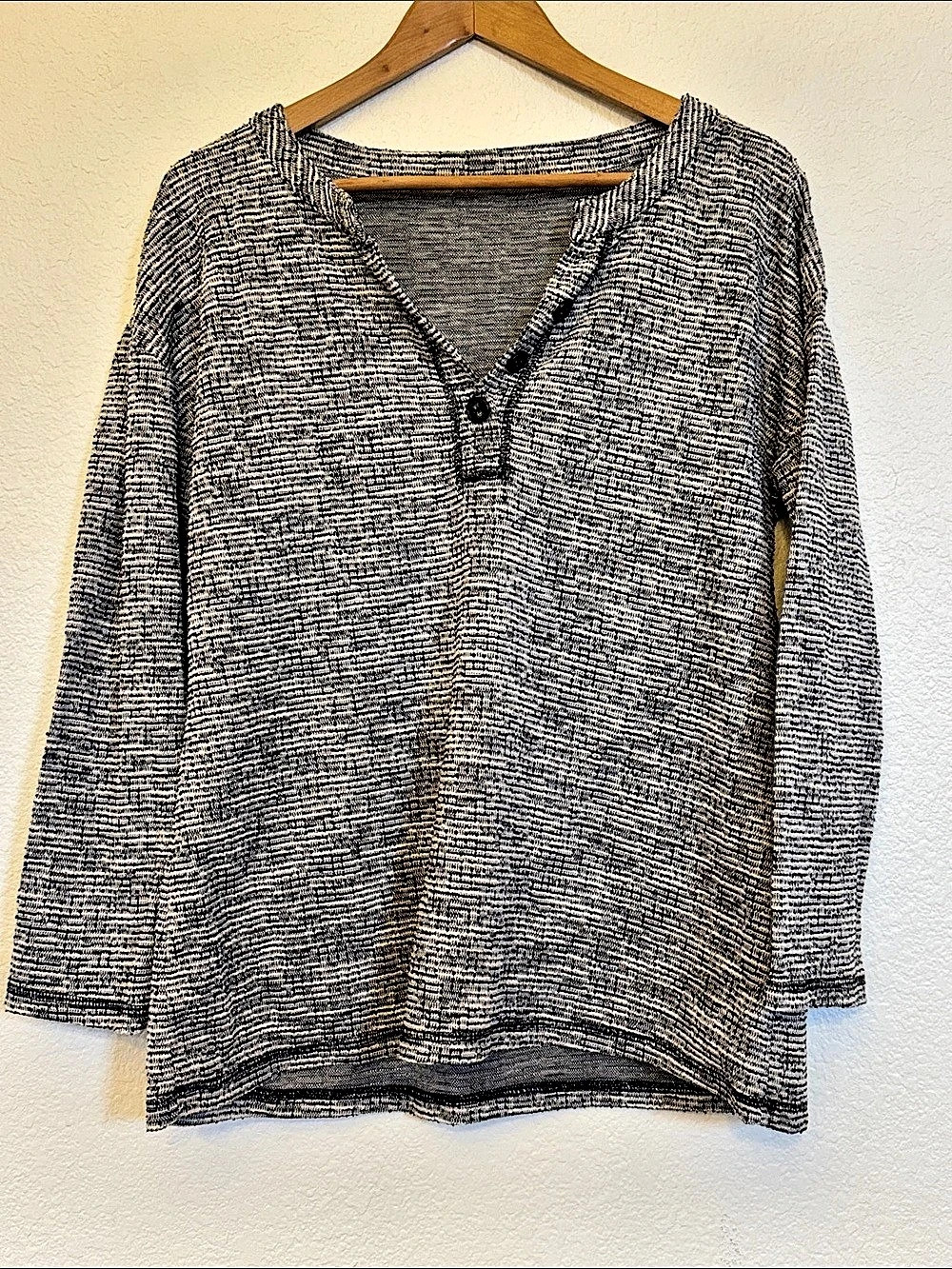 Long Sleeve Tunic in Gray & Black Like New